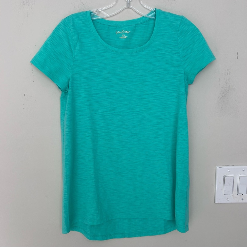 Lilly Pulitzer short-sleeve crew neck tee in a heathered teal green color. Sz XS